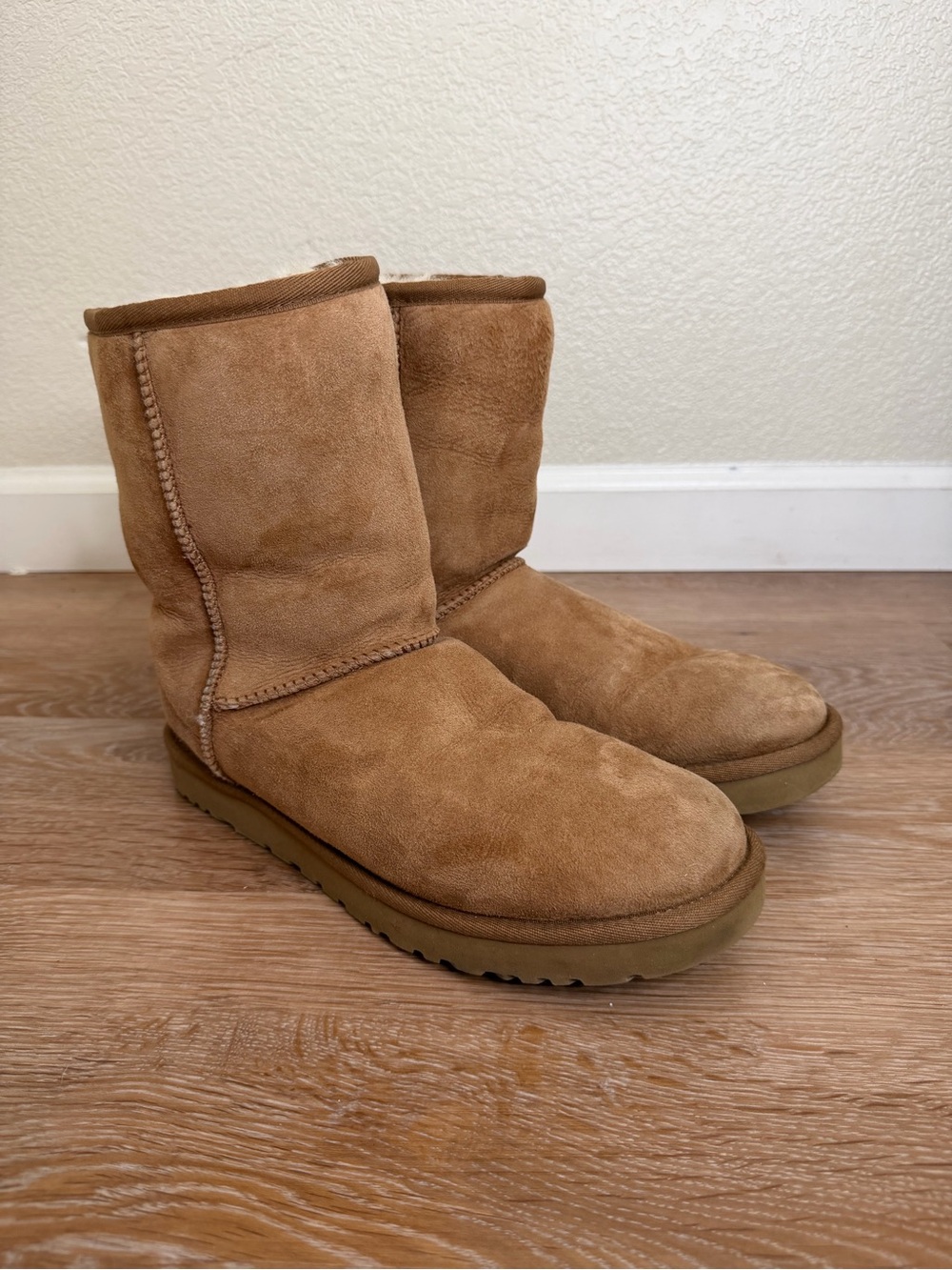 UGG Classic Short II Chestnut Brown Boots, Size 10